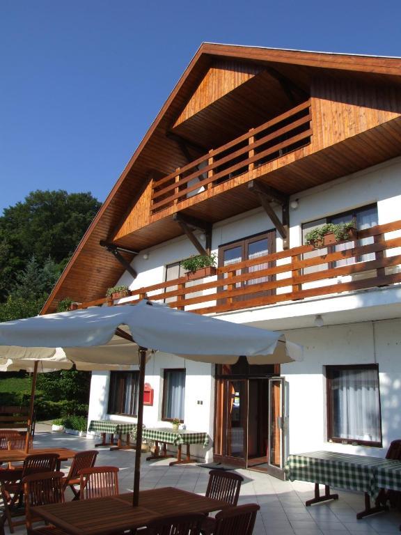 エステルゴム Vadregeny Panzio Bed & Breakfast エクステリア 写真